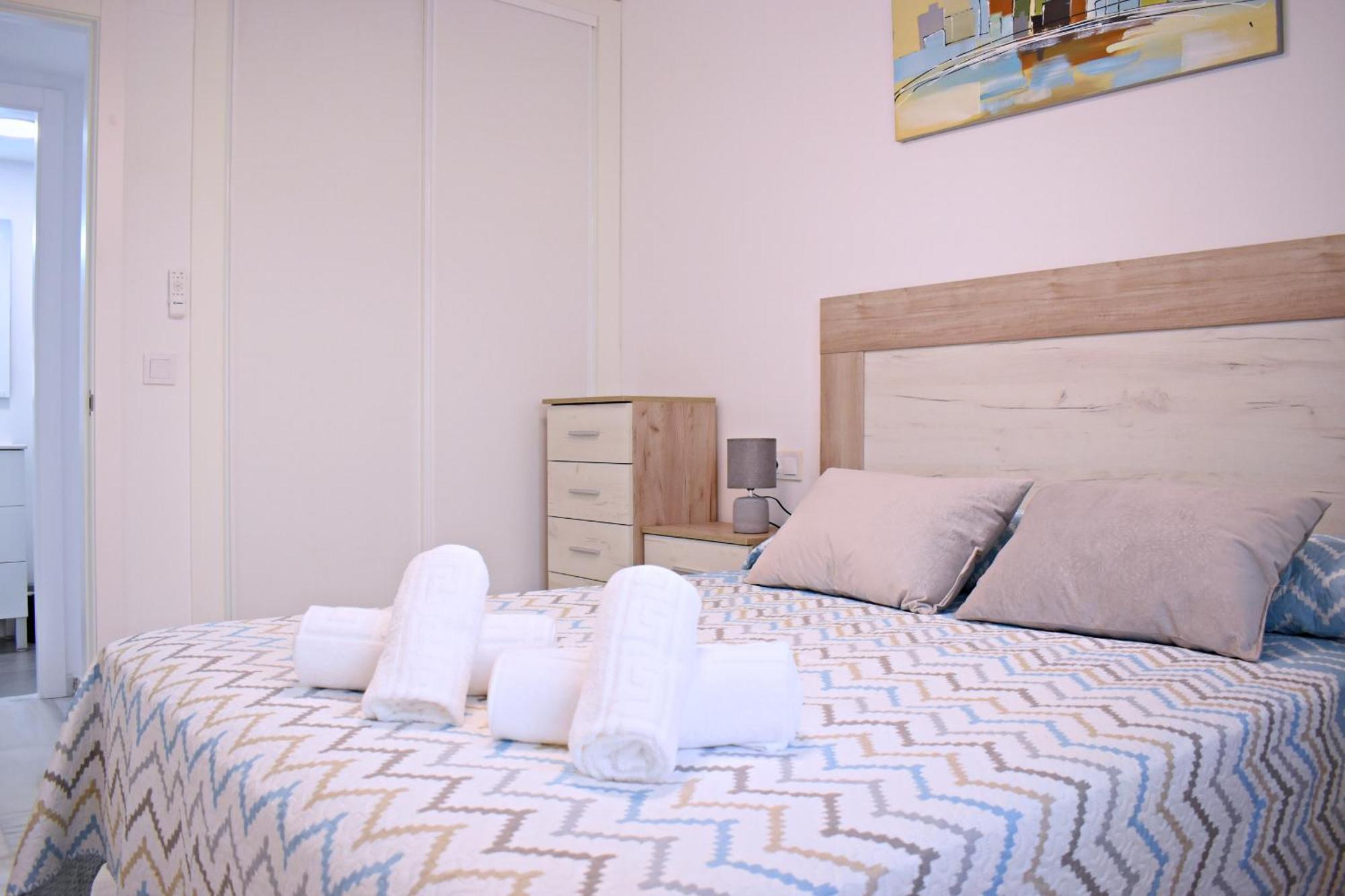 Apartment At La Isla Preciosos Cerca Del Centro De La Ciudad Y De La Playa Málaga